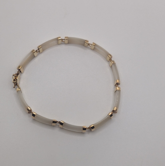 14k Yellow Gold Mother of Pearl Bracelet and Hoop Earrings Set - Picture 9 of 16